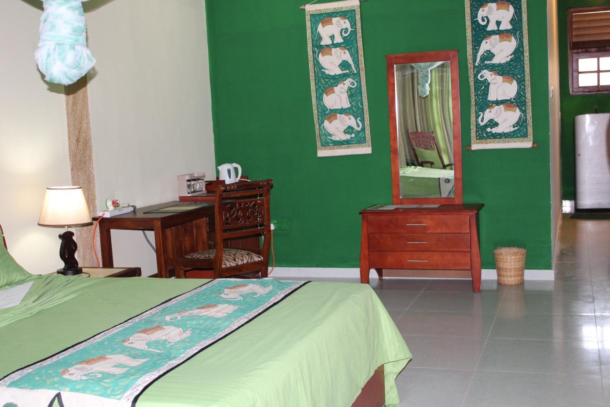 Raj Mahal Inn Wadduwa Exterior foto